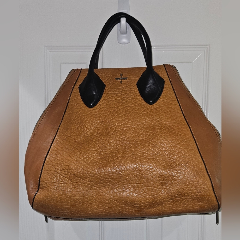 Pour La Victoire Satchel